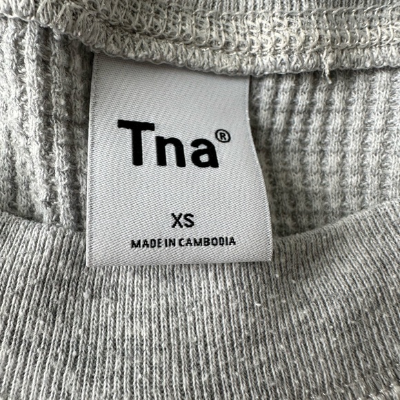 Aritzia TNA - Waffle Longsleeve - Picture 3 of 4